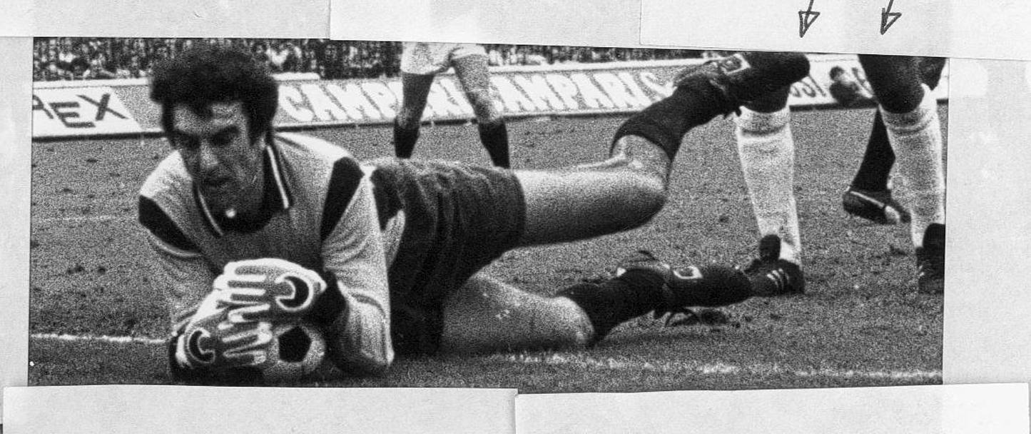 Dino Zoff fu il protagonista del 1978 con l&#39;Ajax: 1-1 all&#39;andata e 1-1 al ritorno, poi il portierone decisivo ai rigori. Rcs